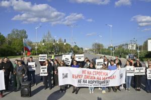 Пловдив - Протест блокира кръстовище заради строеж на брега на р.Марица