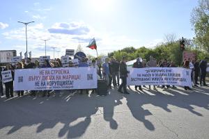 Пловдив - Протест блокира кръстовище заради строеж на брега на р.Марица