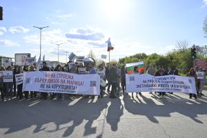Пловдив - Протест блокира кръстовище заради строеж на брега на р.Марица