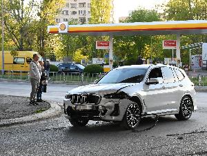 София – Съборена светофарна уредба от катастрофа