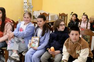 Варна - Деца зарадваха  възрастни хора от дом "Гергана"