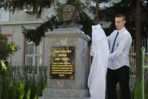 Откриха бюст паметник на основателя на механотехникума  в Бургас