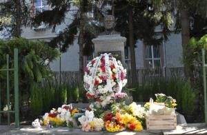 Бургас - бюст паметник - механотехникум