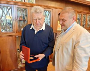 Община Плевен с отличие за 80-годишния юбилей на писателя Марин Георгиев