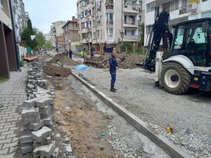 Бургас - Багер затрупа работник с пръст