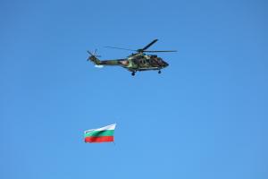 София- Военни хеликоптери и самолети репетират за 6 май