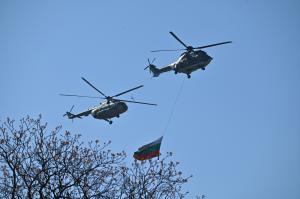 София- Военни хеликоптери и самолети репетират за 6 май