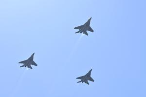 София- Военни хеликоптери и самолети репетират за 6 май
