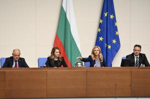 София – В парламента се очаква 107-то правителство на България да положи клетва (снимките се обновяват