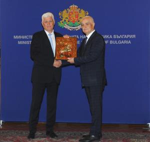 Димитър Стоянов встъпи в длъжност министър на отбраната