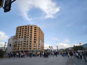 София – Граждани в кв.Младост протестират срещу строеж на небостъргач