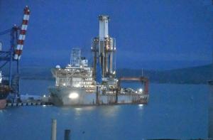 Бургас - Пристанище и кораб за нефтени сондажи