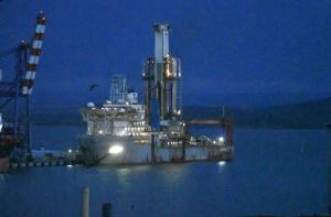 Бургас - Пристанище и кораб за нефтени сондажи