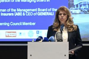 София - Илияна Йотова участва в откриването на 'Стратегически финансов форум'