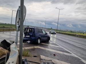 Изоставен катастрофирал автомобил на разклона за софийското село Чепинци