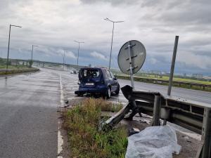 София - Изоставен катастрофирал автомобил