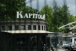 София - Разрушаване на автокъща Капитолия