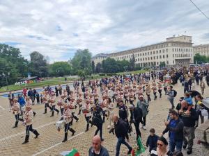 София отбелязва 24 май с празнично шествие и официална церемония пред  паметника на светите братя Кирил и Методий