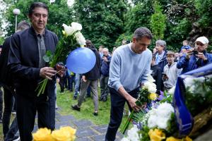София - Футбол - Привърженици и ръководството на ПФК Левски поднесоха цветя на "Могилката"