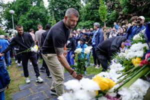 София - Футбол - Привърженици и ръководството на ПФК Левски поднесоха цветя на "Могилката"