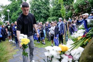 София - Футбол - Привърженици и ръководството на ПФК Левски поднесоха цветя на "Могилката"