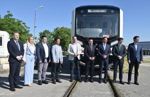 Тръгват  първите четири от новите осем метровлакове