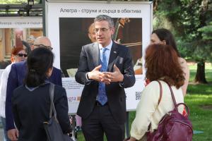 СОФИЯ - Градинка Кристал - Откриване на фотоизложбата на Евгени Димитров `Струни и сърца в обектива`от фестивала за класическа музика Алегра