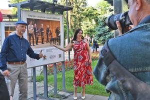 СОФИЯ - Градинка Кристал - Откриване на фотоизложбата на Евгени Димитров `Струни и сърца в обектива`от фестивала за класическа музика Алегра