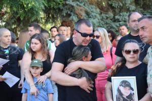 Бдение в памет на Ивана събра стотици хора пред съда в Благоевград