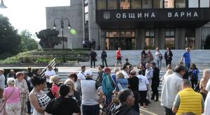 Във Варна граждани се събраха на протест против кмета Благомир Коцев