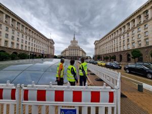 София - Ремонт на жълтите плочки на Ларгото