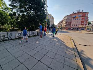 Опасен участък от парапета  на емблематичния Орлов мост в София