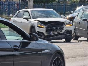 Два автомобила се удариха на столичния булевард