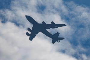 Излитане на част от американските самолети цистерни от София