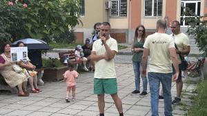 Жители на столичния квартал ' Лагера' са на протест с искане оставката на кмета Цвета Николаева