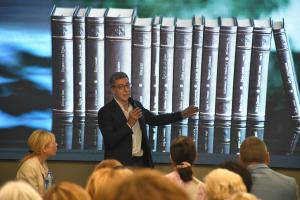 Бургас - Нова книга на проф.Даниел Вълчев