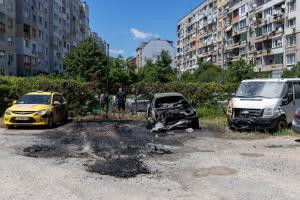 София – Изгорели автомобили на паркинг в квартал ‘’Надежда‘’ия