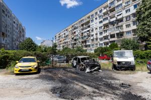 София – Изгорели автомобили на паркинг в квартал ‘’Надежда‘’ия