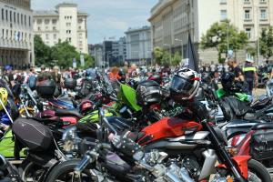 Мотористите се вдигнаха на протест срещу цената на застраховката 'Гражданска застраховка '