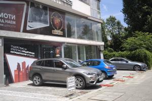 Автокъщата в София, която  завлече десетки клиенти с близо 200 000 евро, действала с контролиран достъп