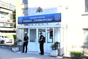 Варна - Полицията влезе в кметството на район Приморски <br />