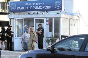 Варна - Полицията влезе в кметството на район Приморски <br />