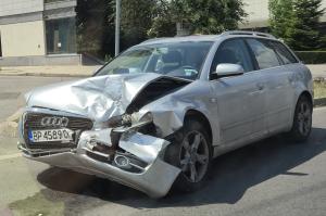 София - Катасрофа с обърнат автомобил