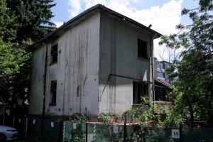 Бездомници запалиха къща в престижния квартал 'Лозенец', откарани са в болница