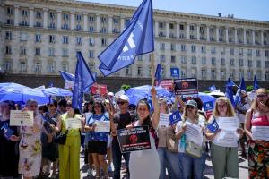 София - Протест на синдикатите пред сградата на Министерски съвет