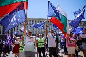 София - Протест на синдикатите пред сградата на Министерски съвет