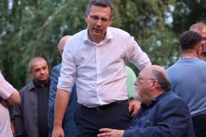 Пред мемориала на жертвите на комунизма се провежда нощно бдение