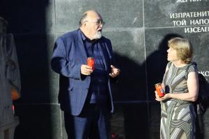 София - Нощно бдение пред Мемориала на жертвите от комунистическия режим