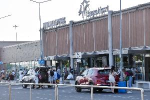 Полски самолет кацна извънредно в Бургас след подаден сигнал за отвличане