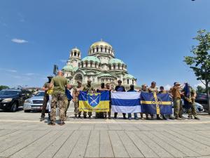 Руснаци даряват джипове на воюващите срещу Кремъл
